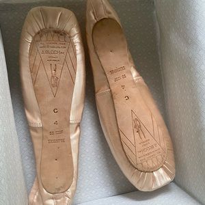 J. Bloch Triomphe SO139 Pointe Shoe